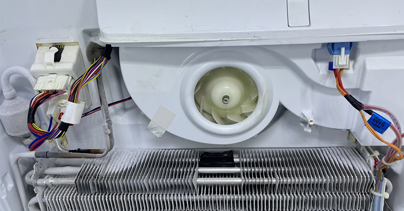 Quạt gió bên trong tủ lạnh Samsung giúp lưu thông khí lạnh